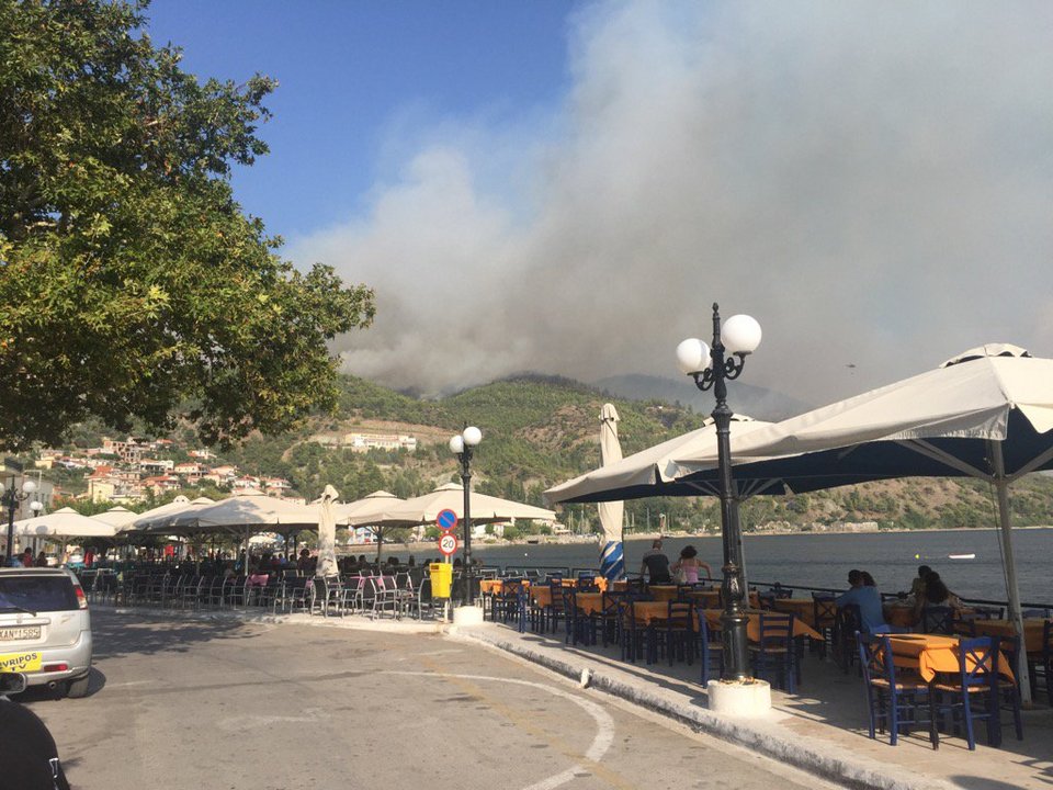 Στις περιοχές της Εύβοιας που πλήττονται από την πυρκαγιά βρέθηκε ο Κεδίκογλου [εικόνες] | iefimerida.gr 0