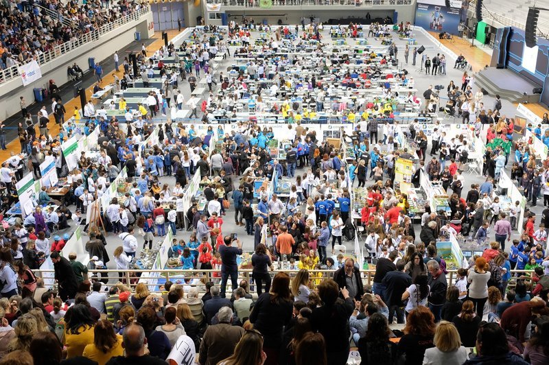 Πανελλήνιος Διαγωνισμός Εκπαιδευτικής Ρομποτικής 2019: Ρεκόρ συμμετοχών των μαθητών από όλη την Ελλάδα [εικόνες] | iefimerida.gr 1