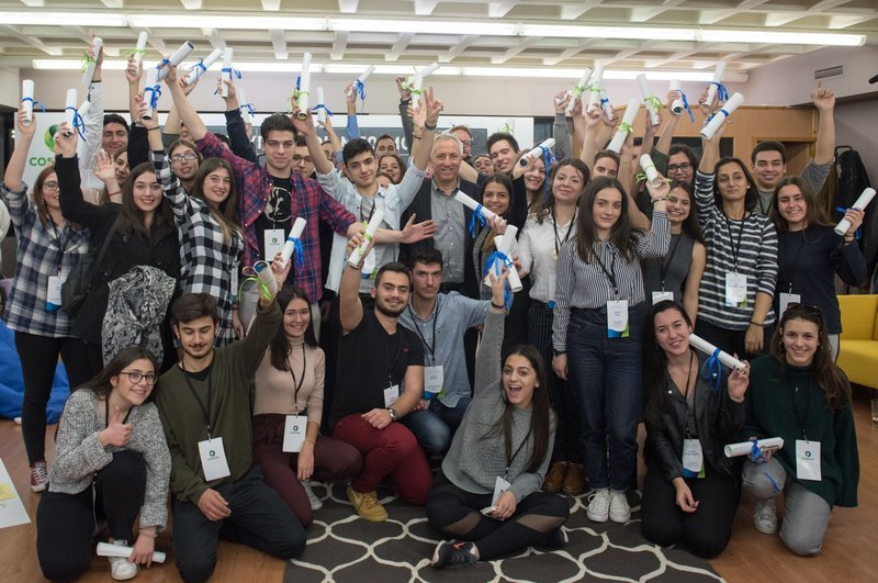 Πρόγραμμα Υποτροφιών Cosmote 2018: Ξεκινούν οι δηλώσεις συμμετοχής για πρωτοετείς φοιτητές [εικόνες & βίντεο] | iefimerida.gr 1