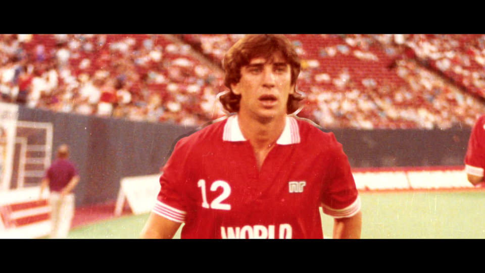 Οι «Θρύλοι των γηπέδων» συνεχίζονται με αναδρομή στη ζωή & την καριέρα του Θωμά Μαύρου [βίντεο] | iefimerida.gr 0