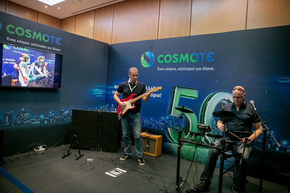 COSMOTE: Για πρώτη φορά, οι απεριόριστες δυνατότητες του 5G ζωντανά, μέσα από ολογραφική συναυλία [βίντεο] | iefimerida.gr 0