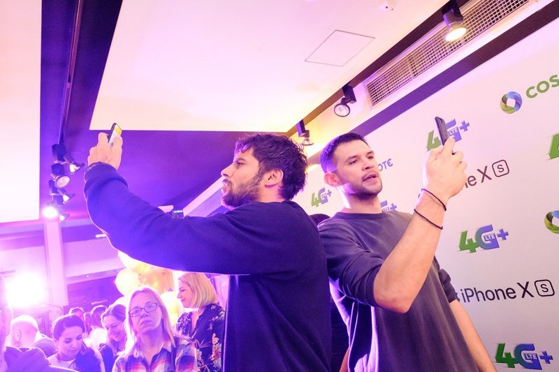 Τα νέα iPhone Xs & iPhone Xs Max έφθασαν σε Cosmote και Γερμανό [εικόνες] | iefimerida.gr 1