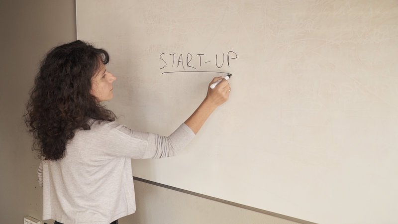 «Start-up Ελλάδα»: H νέα σειρά ντοκιμαντέρ για την ελληνική επιχειρηματικότητα έρχεται στο Cosmote History [βίντεο] | iefimerida.gr 3