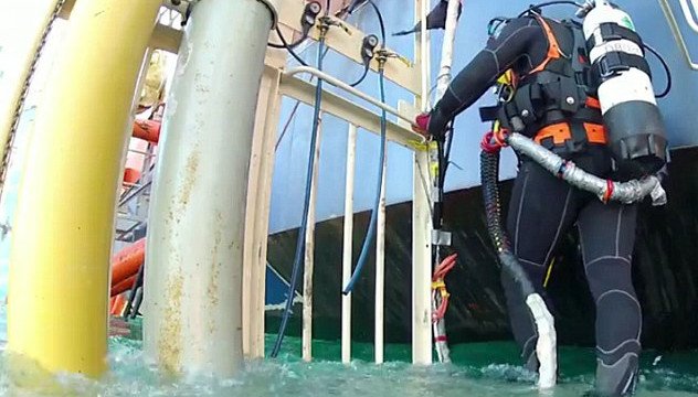 Για πρώτη φορά εικόνες και βίντεο από το εσωτερικό του βυθισμένου Costa Concordia | iefimerida.gr 2