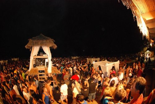Costa Costa: Το απόλυτο beach bar του Ιονίου -Κοκτέιλ με θέα το γαλάζιο, βουτιές σε μαγικά νερά | iefimerida.gr 16