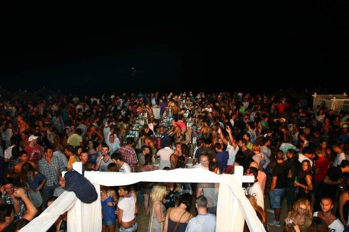 Costa Costa: Το απόλυτο beach bar του Ιονίου -Κοκτέιλ με θέα το γαλάζιο, βουτιές σε μαγικά νερά | iefimerida.gr 18