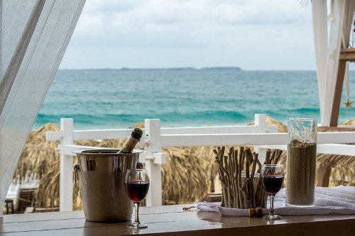Costa Costa: Το απόλυτο beach bar του Ιονίου -Κοκτέιλ με θέα το γαλάζιο, βουτιές σε μαγικά νερά | iefimerida.gr 4