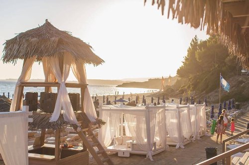 Costa Costa: Το απόλυτο beach bar του Ιονίου -Κοκτέιλ με θέα το γαλάζιο, βουτιές σε μαγικά νερά | iefimerida.gr 5
