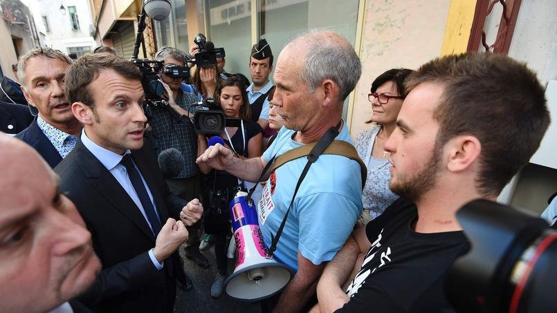 Τι έπαθε ο γάλλος υπουργός Εμανουέλ Μακρόν όταν βγήκε στο δρόμο να συναντήσει πολίτες [εικόνες+βίντεο] | iefimerida.gr 4