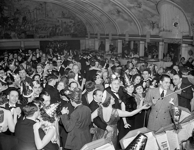 Οταν οι γκάγκστερς επέβαλαν ησυχία για να παίξει ο  Duke Ellington [βίντεο] | iefimerida.gr 3