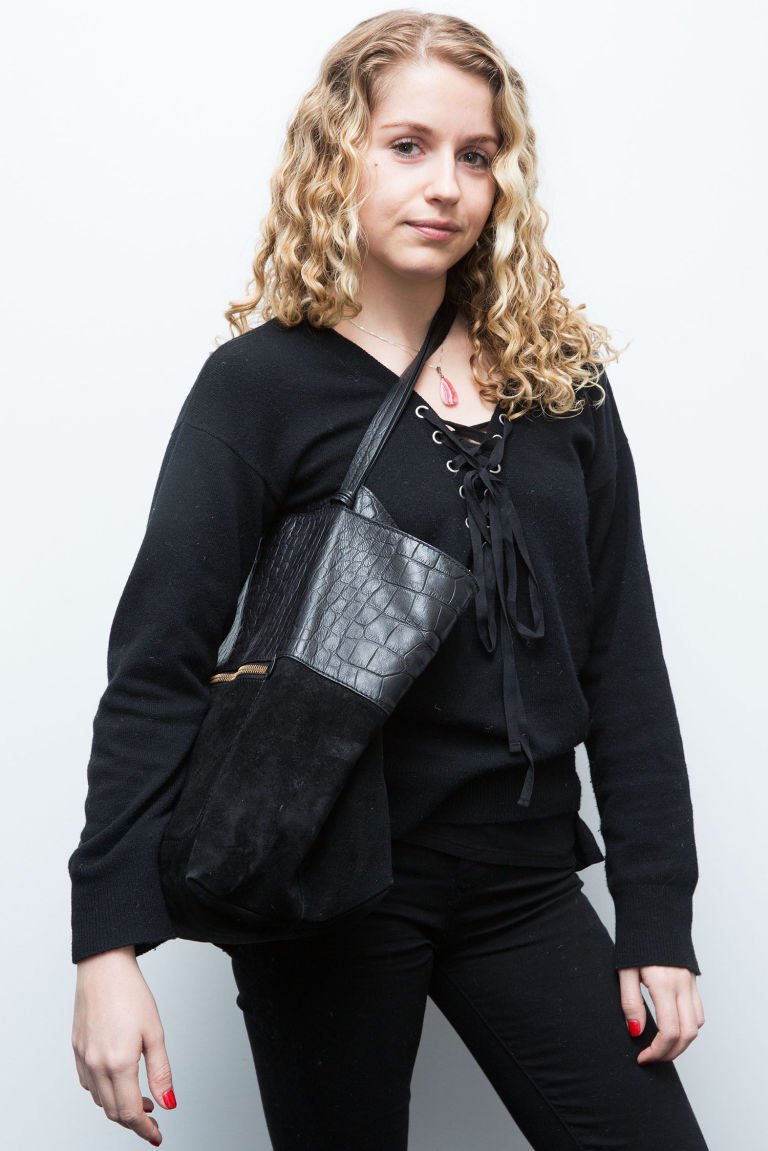 Μάλλον φοράτε λάθος την τσάντα σας -Η μόδα επιβάλλει νέο τρόπο [εικόνες] | iefimerida.gr 6