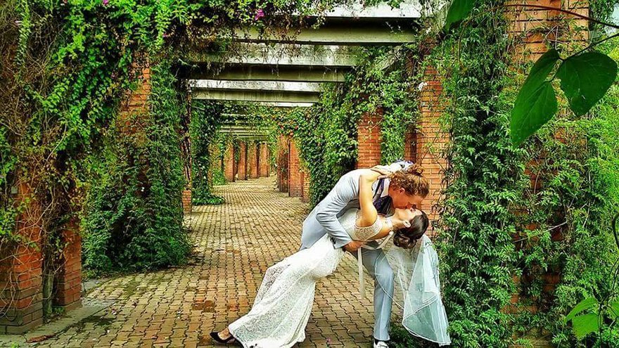 Ζευγάρι παντρεύτηκε 38 φορές μέσα σε 83 μέρες -Το εκπληκτικό τους άλμπουμ [εικόνες] | iefimerida.gr 10