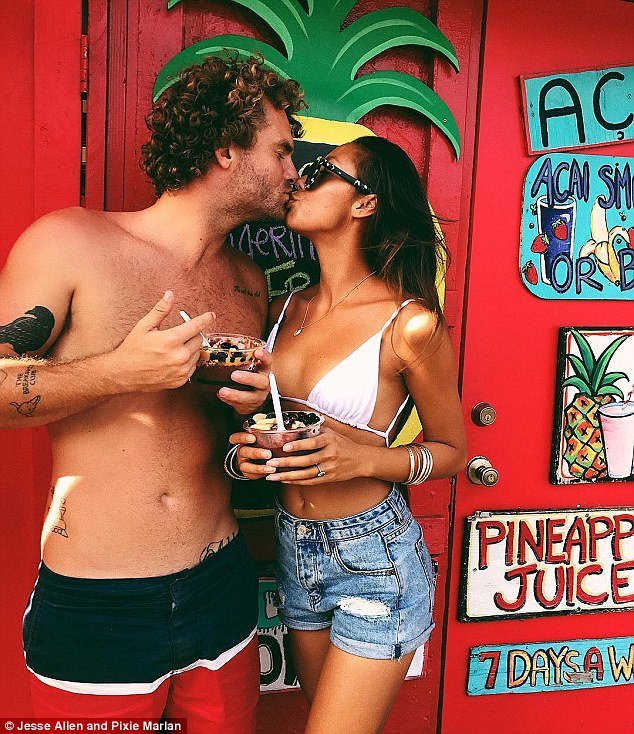 Αυτό το ζευγάρι παράτησε το μόντελινγκ για να γυρίσει τον κόσμο -Μοναδικά καρέ από Σαντορίνη και Μαλδίβες [εικόνες] | iefimerida.gr 2