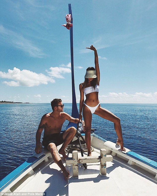 Αυτό το ζευγάρι παράτησε το μόντελινγκ για να γυρίσει τον κόσμο -Μοναδικά καρέ από Σαντορίνη και Μαλδίβες [εικόνες] | iefimerida.gr 6