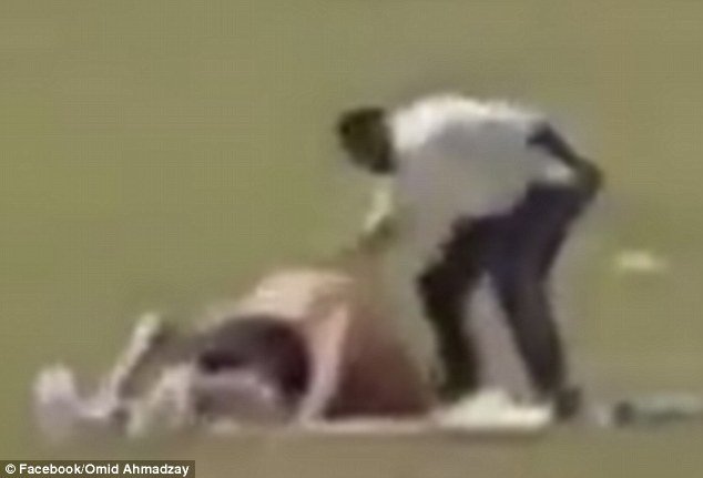 Πατέρας χαστούκισε άνδρα που έκανε σεξ σε πάρκο γεμάτο με παιδιά στην Αγγλία [εικόνες] | iefimerida.gr 3