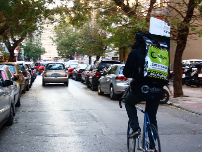 Δυο νέοι αψήφισαν την κρίση- Ιδρυσαν την πρώτη εταιρεία courier με ποδήλατα στη Θεσσαλονίκη [εικόνες&βίντεο] | iefimerida.gr 3