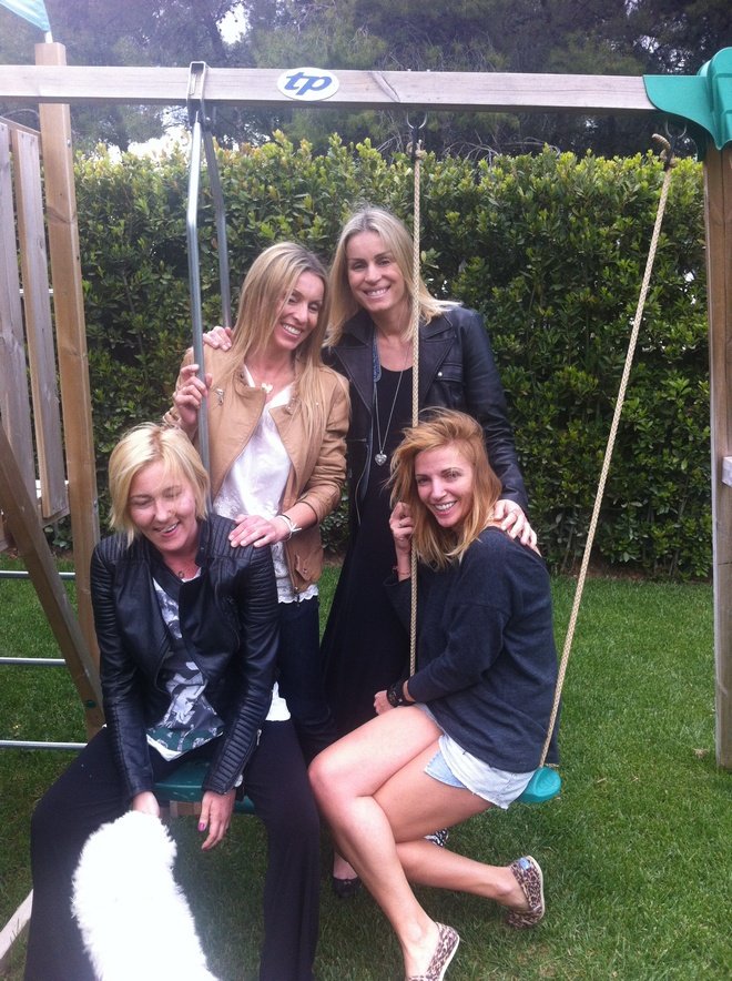 Ποιες είναι οι διάσημες Ελληνίδες που άφησαν τα κοσμικά πάρτι και διοργανώνουν bazaar [εικόνες] | iefimerida.gr 0