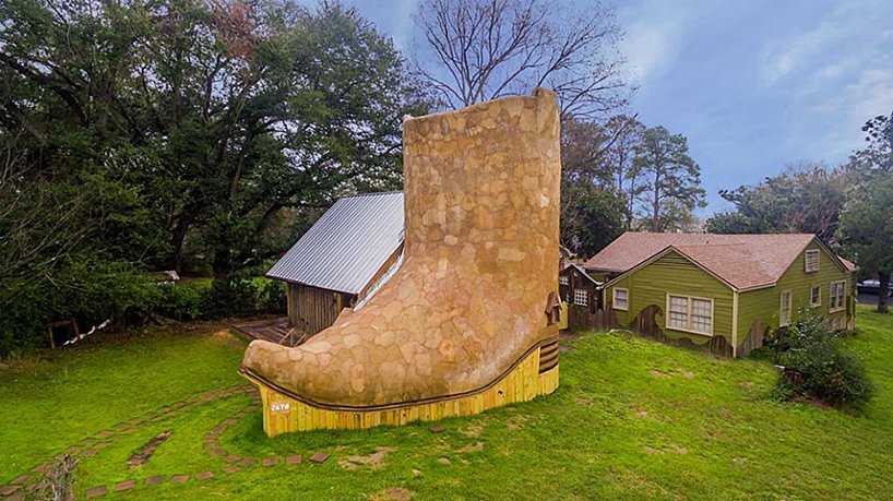 Σχεδίασε και ζει σε ξύλινο σπίτι-μπότα: Με δύο υπνοδωμάτια και οροφή [εικόνες]  | iefimerida.gr 4