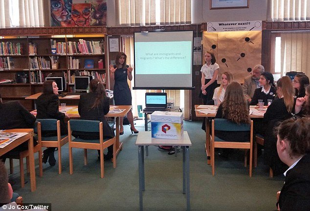 Η τελευταία φωτογραφία της Τζο Κοξ, 21 ώρες πριν από τη δολοφονία της [εικόνα] | iefimerida.gr 0