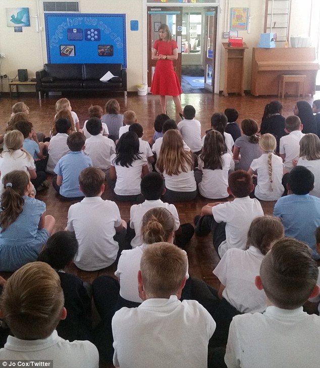 Η τελευταία φωτογραφία της Τζο Κοξ, 21 ώρες πριν από τη δολοφονία της [εικόνα] | iefimerida.gr 1