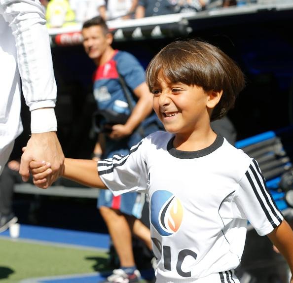 Ο μικρός Σύριος πρόσφυγας συνάντησε τον Κριστιάνο Ρονάλντο [εικόνες] | iefimerida.gr 3