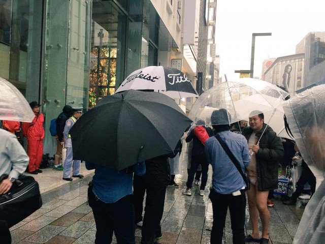 Φρενίτιδα: Κάνουν ουρές για το iPhone 6s και 6s Plus [εικόνες] | iefimerida.gr 1