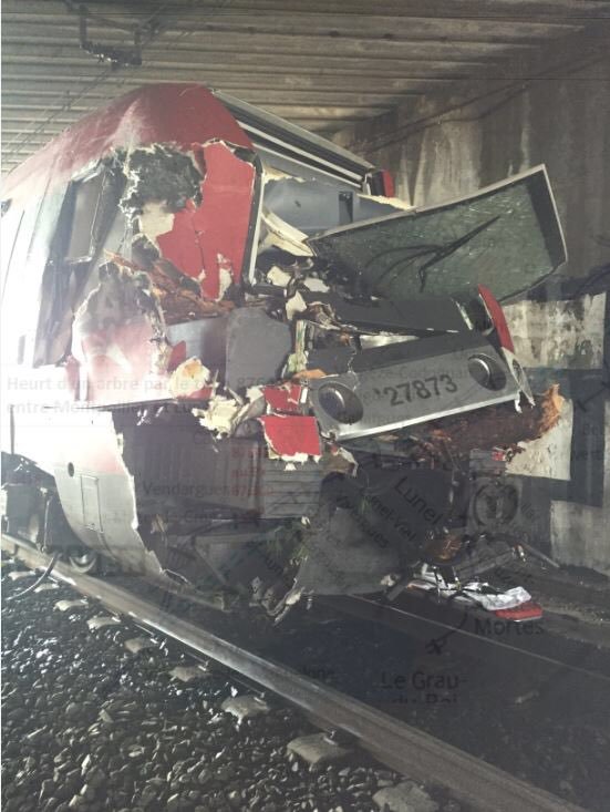 Τρομακτικό σιδηροδρομικό ατύχημα στη Γαλλία: Πάνω από 60 τραυματίες [εικόνες&βίντεο] | iefimerida.gr 1