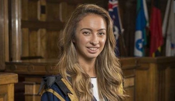 Δήμητρα Κλεισάρη: Η 24χρονη Ελληνίδα που σάρωσε στην Αυστραλία και έγινε δήμαρχος [εικόνες] | iefimerida.gr 0