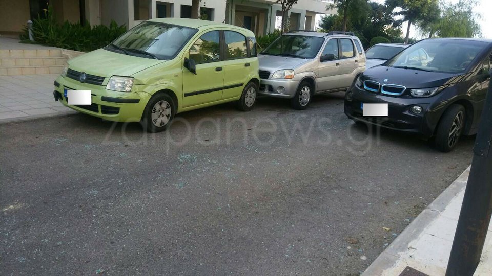 Παρολίγον τραγωδία στα Χανιά: Μητέρα παρέσυρε τον 8χρονο γιο της με το αυτοκίνητο [εικόνες] | iefimerida.gr 0