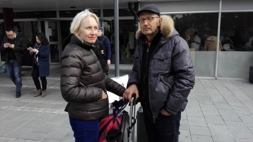 Βρυξέλλες: Ανθρωποι κατεβαίνουν στο δρόμο και γράφουν με κιμωλία -«Μαζί ενάντια στο μίσος» [εικόνες] | iefimerida.gr 4