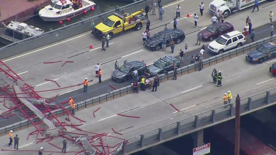 Κατέρρευσε τεράστιος γερανός σε γέφυρα στη Ν. Υόρκη -Πληροφορίες για τραυματίες [εικόνες & βίντεο] | iefimerida.gr 1