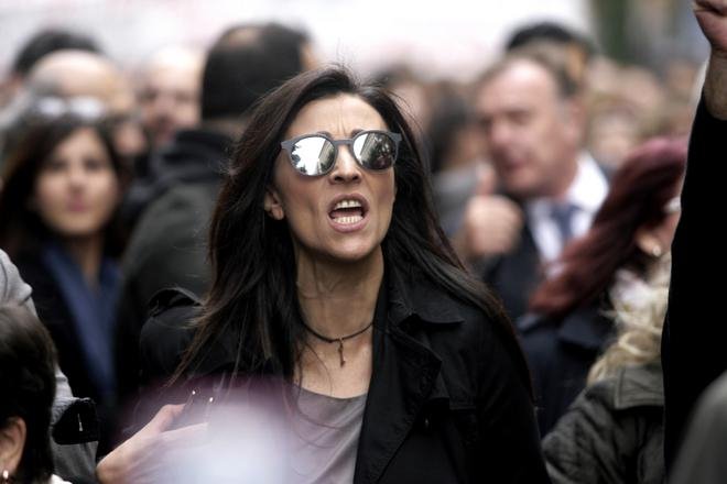 Γραβάτες, αγρότες, νέοι, συνταξιούχοι και ...παππάδες -Ολες οι φυλές των Ελλήνων βγήκαν στο δρόμο [εικόνες] | iefimerida.gr 13