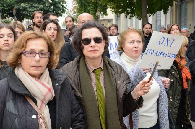 Γραβάτες, αγρότες, νέοι, συνταξιούχοι και ...παππάδες -Ολες οι φυλές των Ελλήνων βγήκαν στο δρόμο [εικόνες] | iefimerida.gr 4