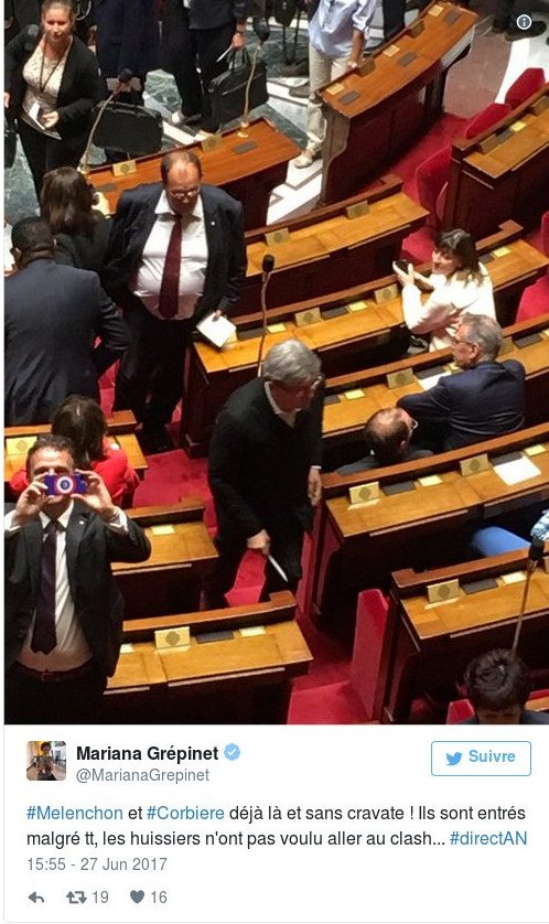 Σοκ στη γαλλική Βουλή: Μπήκαν για πρώτη φορά νεοκομμουνιστές βουλευτές χωρίς γραβάτα [εικόνες] | iefimerida.gr 3