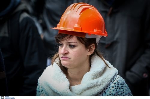 Γραβάτες, αγρότες, νέοι, συνταξιούχοι και ...παππάδες -Ολες οι φυλές των Ελλήνων βγήκαν στο δρόμο [εικόνες] | iefimerida.gr 7