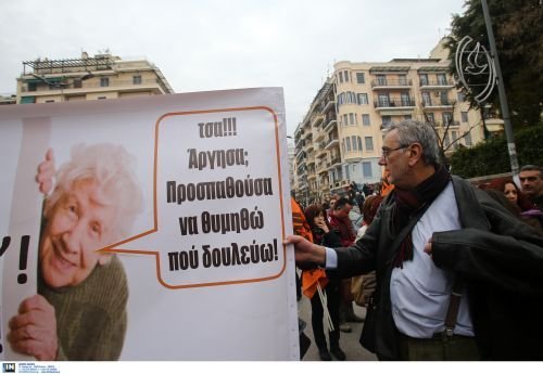 Γραβάτες, αγρότες, νέοι, συνταξιούχοι και ...παππάδες -Ολες οι φυλές των Ελλήνων βγήκαν στο δρόμο [εικόνες] | iefimerida.gr 3