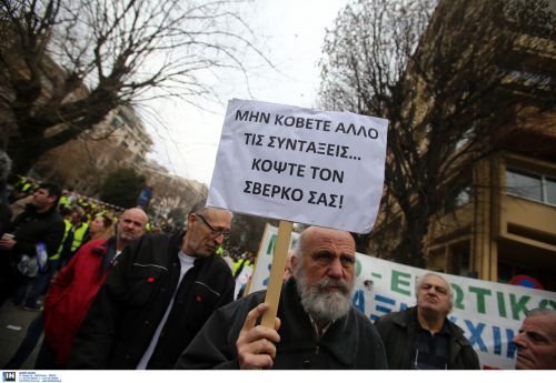 Γραβάτες, αγρότες, νέοι, συνταξιούχοι και ...παππάδες -Ολες οι φυλές των Ελλήνων βγήκαν στο δρόμο [εικόνες] | iefimerida.gr 6