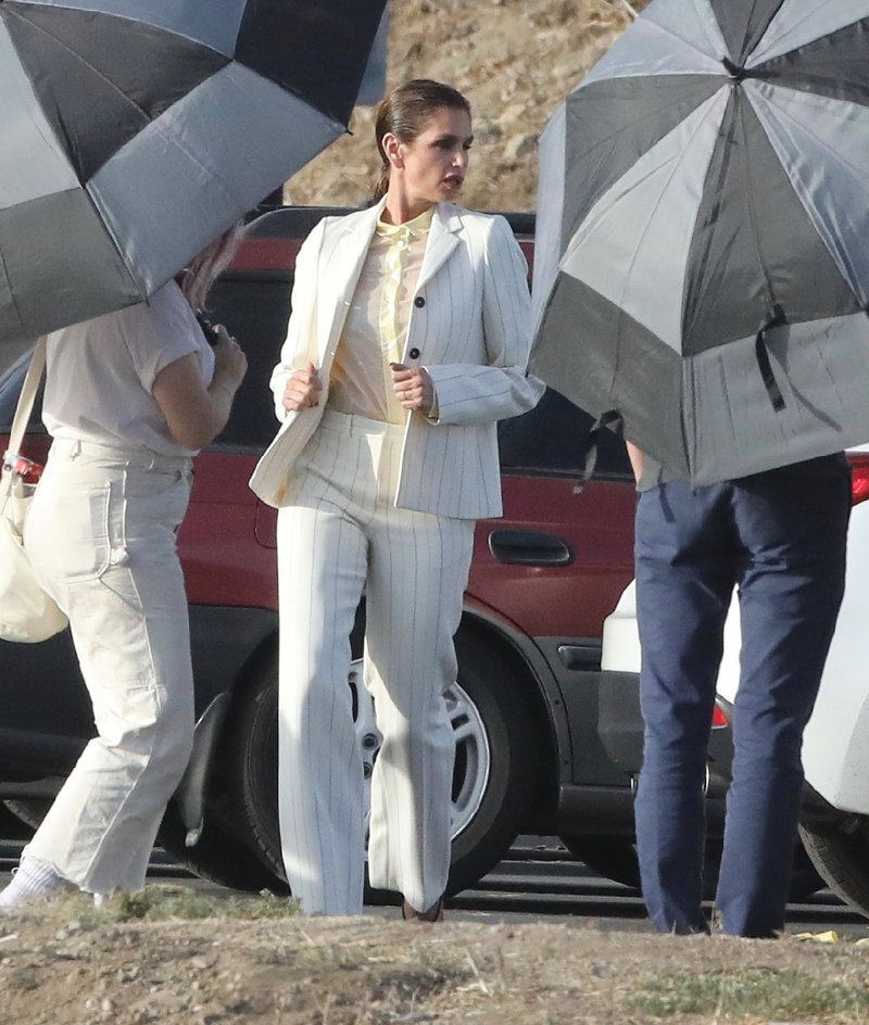 Η θεά Σίντι Κρόφορντ στα 51 της, με μια τοσοδούλα κόκκινη φουστίτσα [εικόνες] | iefimerida.gr 3