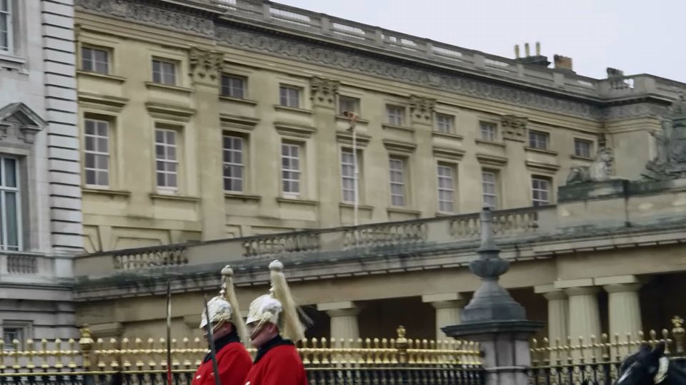 Λύθηκε το μυστήριο με τον γυμνό του Μπάκιγχαμ -Τι ακριβώς συνέβη [εικόνες] | iefimerida.gr 0