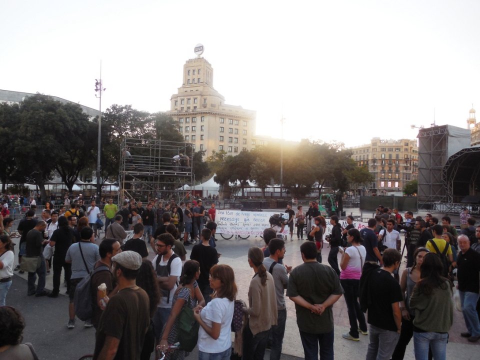 «Αδελφέ Pavlo εμείς δεν ξεχνάμε»-Εκατοντάδες Ισπανοί διαδήλωσαν για τη δολοφονία του Παύλου Φύσσα [βίντεο +εικόνες] | iefimerida.gr 0