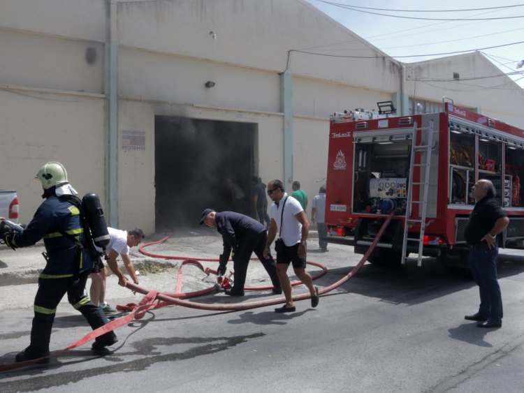 Ηράκλειο: Πυρκαγιά στις αποθήκες της Ενωσης Αγροτικών Συνεταιρισμών [εικόνες] | iefimerida.gr 4