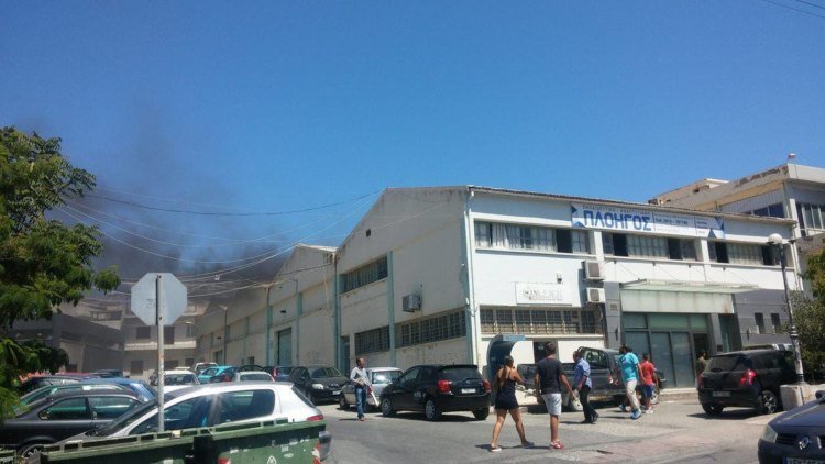 Ηράκλειο: Πυρκαγιά στις αποθήκες της Ενωσης Αγροτικών Συνεταιρισμών [εικόνες] | iefimerida.gr 0