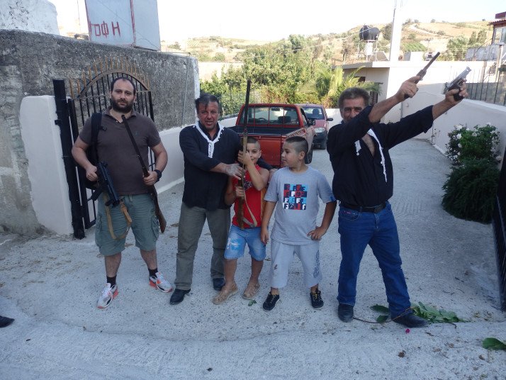 Οδοιπορικό του Politico στην Κρήτη: Το περήφανο νησί της βεντέτας που μισεί τους Γερμανούς [εικόνες] | iefimerida.gr 3