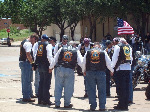 «Ο Χριστός οδηγεί Χάρλει Ντάβιντσον»-Μηχανόβιοι μαρσάρουν και κηρύσσουν το Ευαγγέλιο [εικόνες] | iefimerida.gr 2