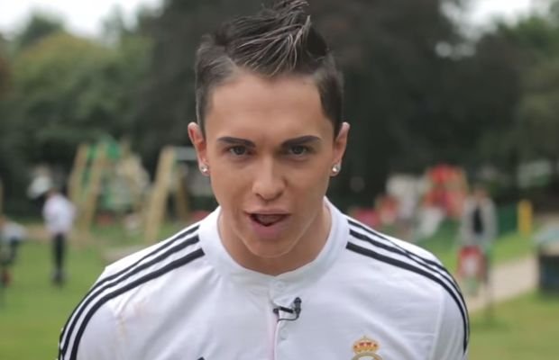 Μοιάζει στον Κριστιάνο Ρονάλντο και δεν χάνει ευκαιρία -Ο βρετανός που έχει το καλύτερο όπλο για να φλερτάρει τα κορίτσια [εικόνες&βίντεο] | iefimerida.gr 2