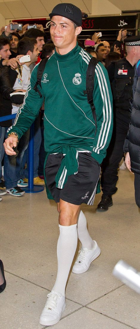 Ποιος διάσημος ποδοσφαιριστής έφαγε «κράξιμο» για αυτή την εμφάνιση [εικόνες] | iefimerida.gr 0