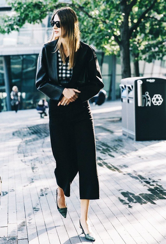 Μετά το cropped top έρχεται το cropped jacket: Το πανωφόρι που κάνει θραύση -Πώς φοριέται [εικόνες] | iefimerida.gr 2