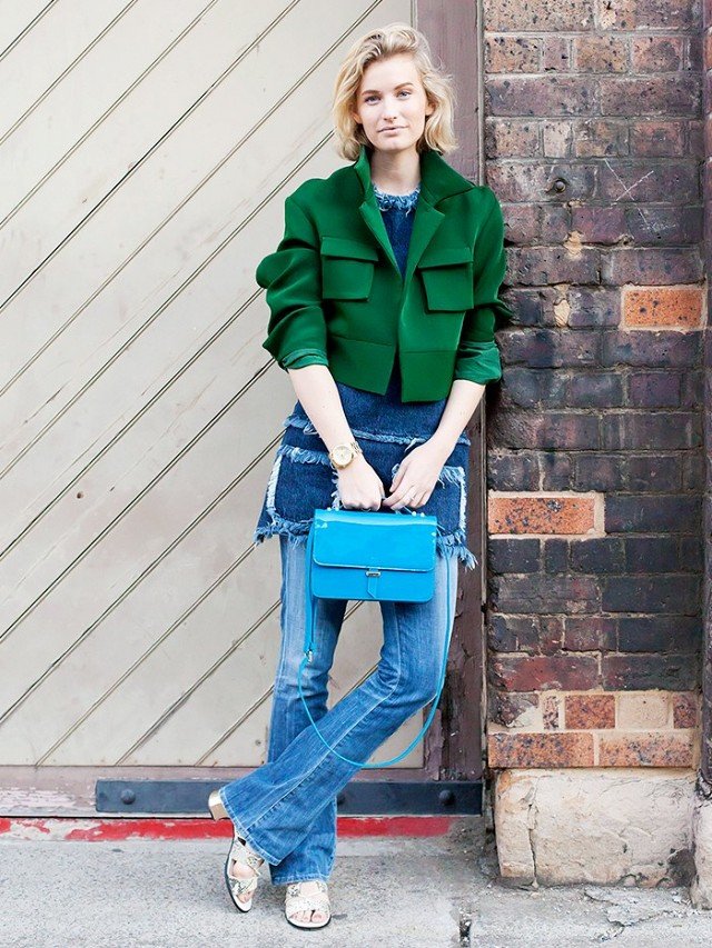 Μετά το cropped top έρχεται το cropped jacket: Το πανωφόρι που κάνει θραύση -Πώς φοριέται [εικόνες] | iefimerida.gr 3