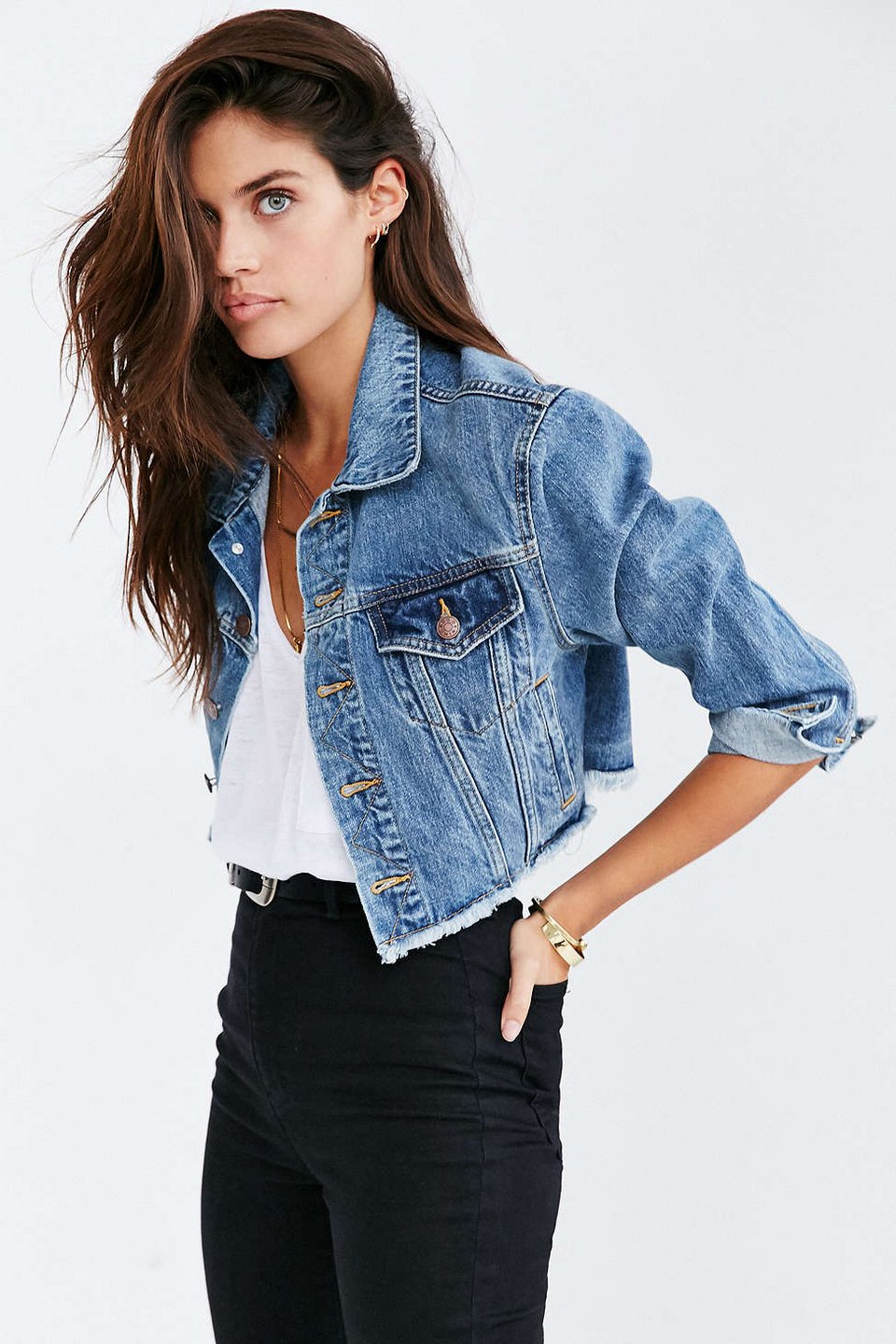 Μετά το cropped top έρχεται το cropped jacket: Το πανωφόρι που κάνει θραύση -Πώς φοριέται [εικόνες] | iefimerida.gr 7