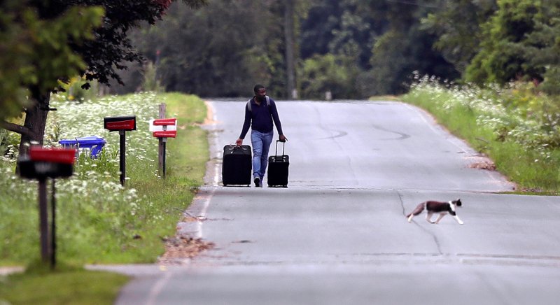  Καναδάς: Ο στρατός στήνει αντίσκηνα για πρόσφυγες από τις ΗΠΑ [εικόνες]  | iefimerida.gr 1